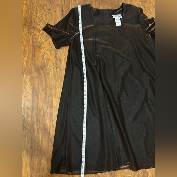 Black and Gold Short Sleeve Dress Women’s Size 18 - Picture 7 of 8